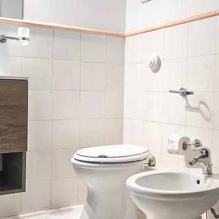 Moderno Tra Stazione, Via Maqueda E Ballaro Palermo